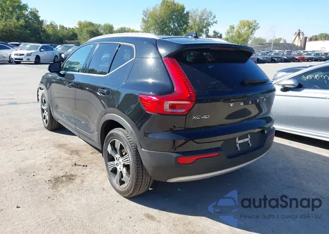 2021 Volvo Xc40 T4 Inscription z USA, uszkodzony, nr VIN YV4AC2HL6M2571733